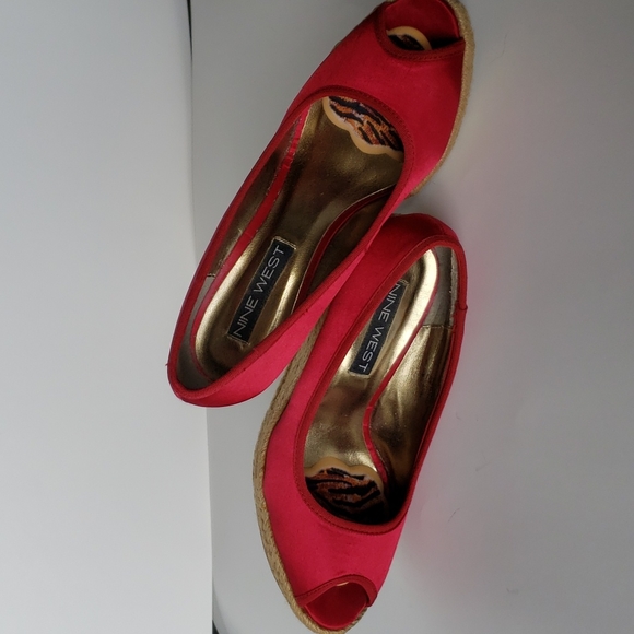 ❤💋Red Nine West💋❤ size 7 barely worn shoes - Picture 9 of 9